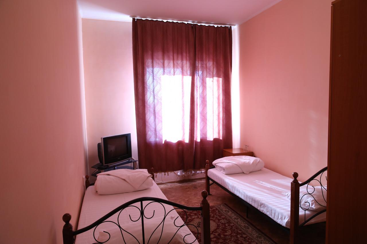 Hotel Alkuat Astana Buitenkant foto