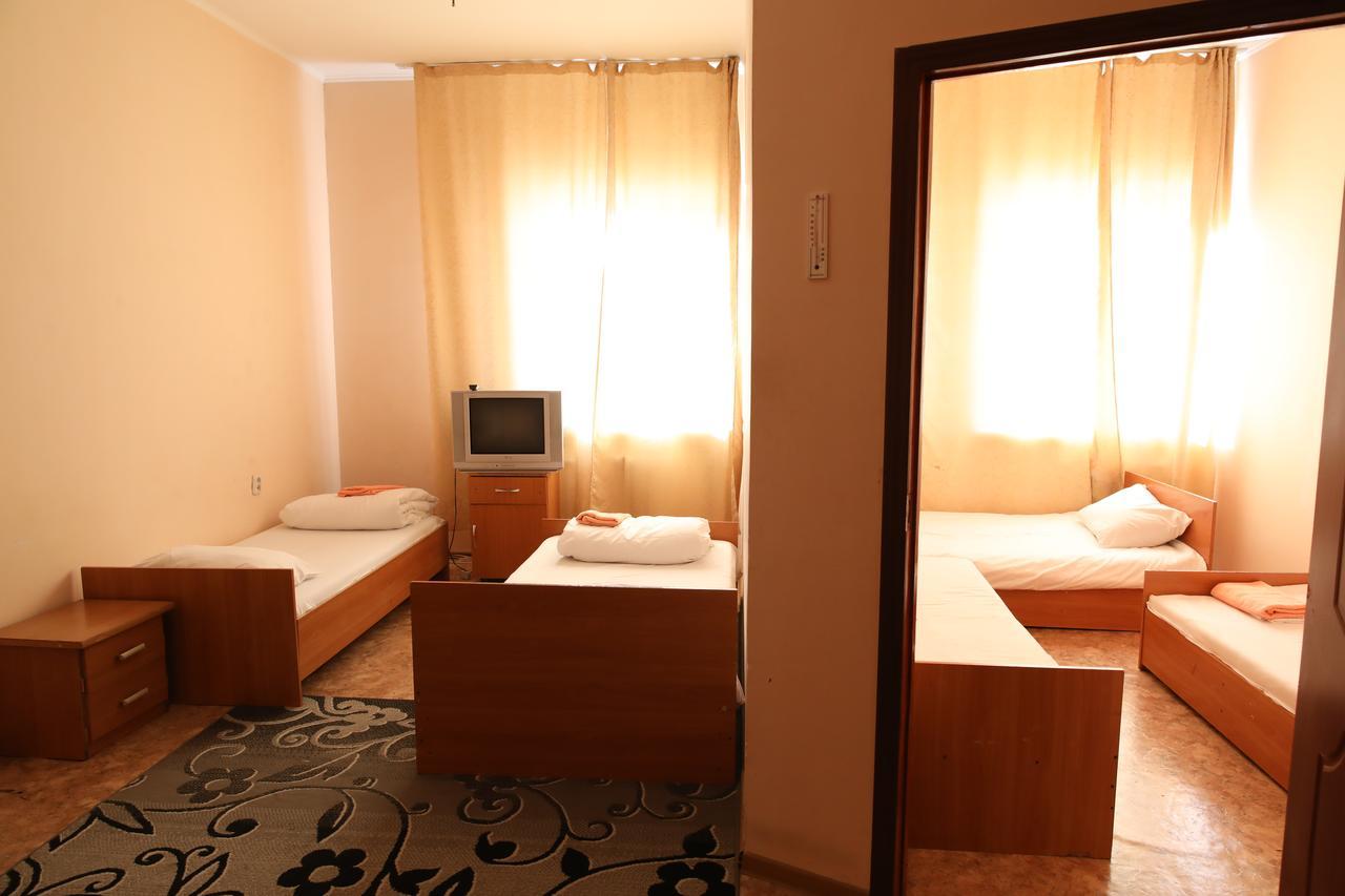 Hotel Alkuat Astana Buitenkant foto