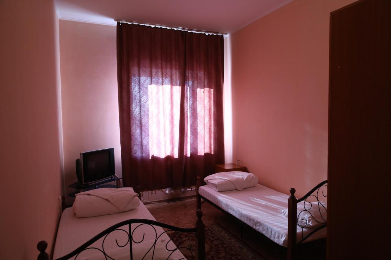 Hotel Alkuat Astana Buitenkant foto