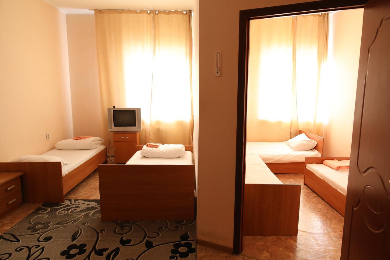 Hotel Alkuat Astana Buitenkant foto